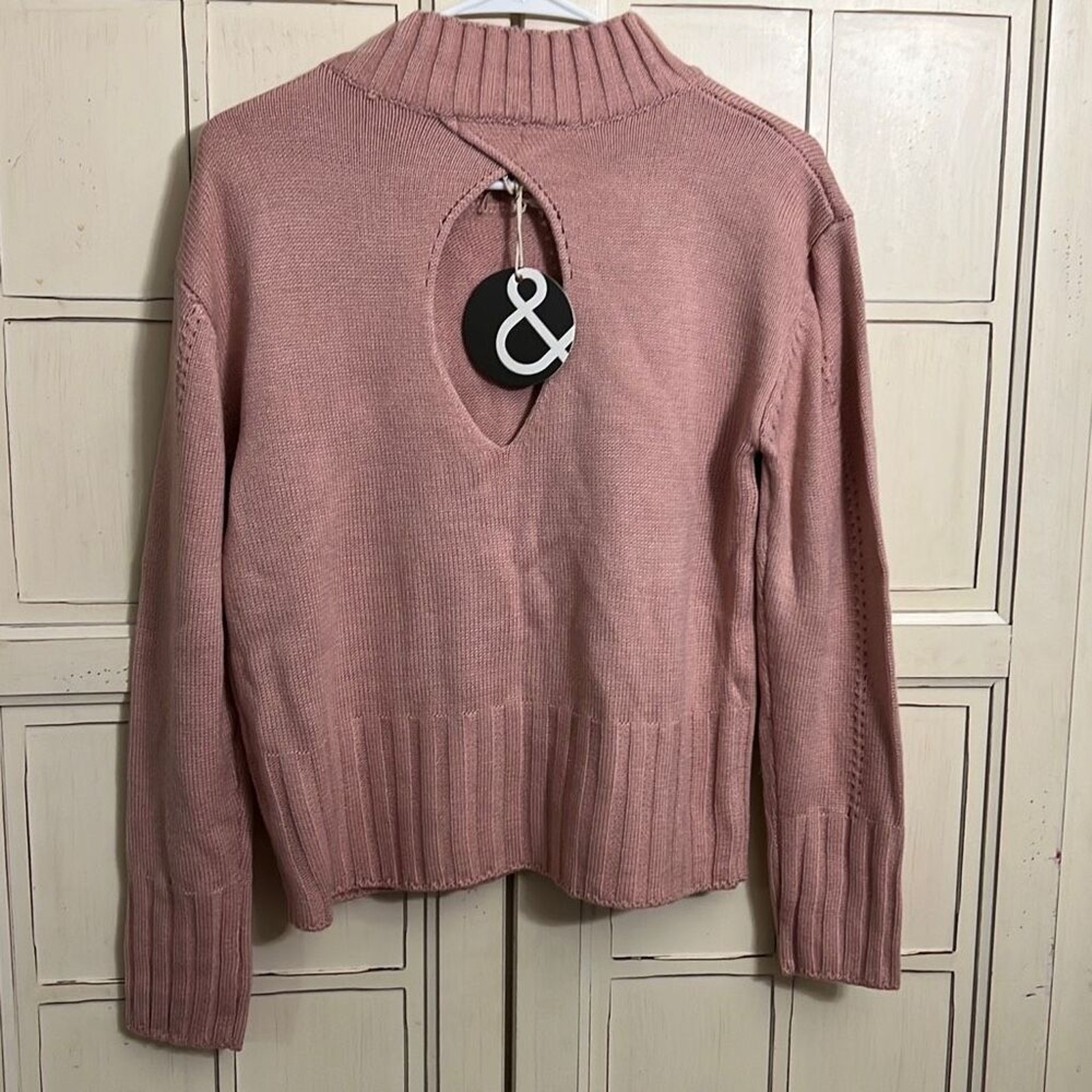 Nwt &Merci En Merci Size Medium Pink Sweater Opening In Back — image 4 of 5